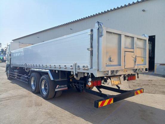 2016 日野　プロフィア