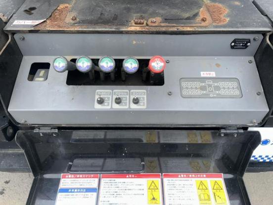 2011 いすゞ　エルフ