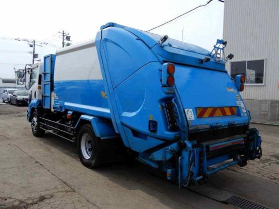 2013 いすゞ　フォワード