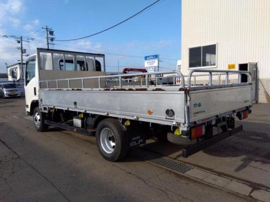 2016 いすゞ　エルフ