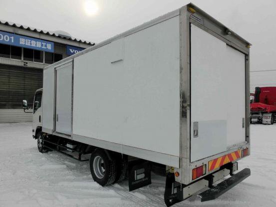 2013 いすゞ　エルフ