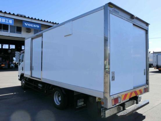 2013 いすゞ　エルフ