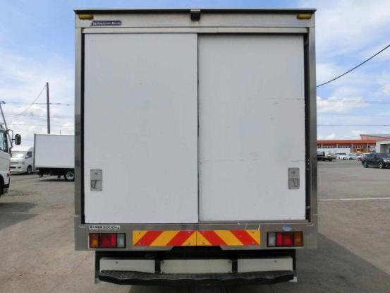 2013 いすゞ　エルフ