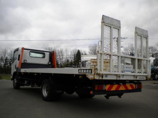 2011 いすゞ　エルフ