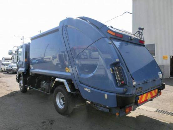 2013 いすゞ　フォワード