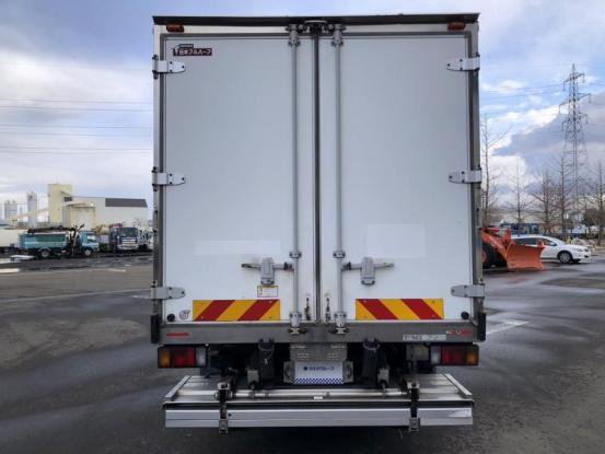 2015 いすゞ　エルフ