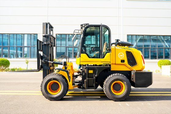 恒旺 HWC-30 全地形叉车