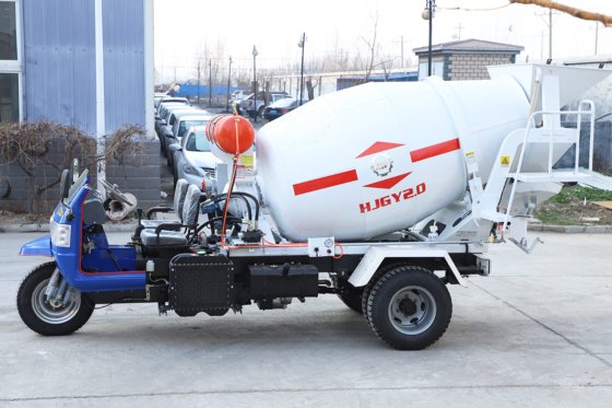 恒旺三轮车式混凝土搅拌车