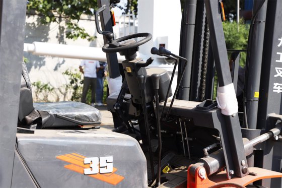 恒旺 4 吨叉车起重机