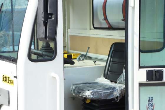 恒旺 6 轮移动式混凝土搅拌车