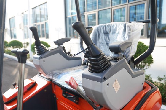 恒旺 HW-18W 履带式挖掘机