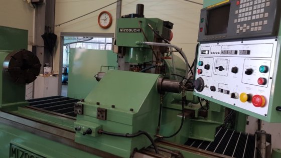 ホリゾンタル ホブ盤