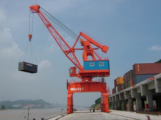 ポートシングルジブポータルクレーン