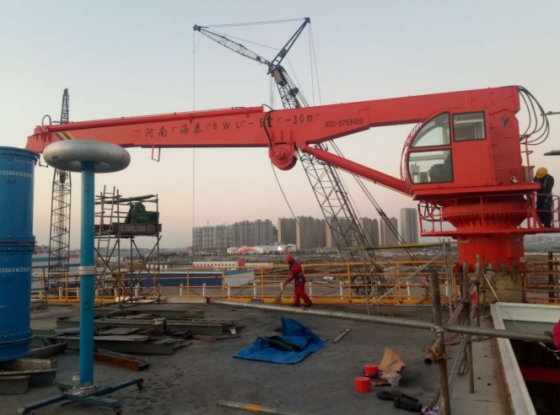 Guindaste giratório marítimo