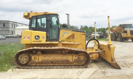 2011 John Deere 750J LGP