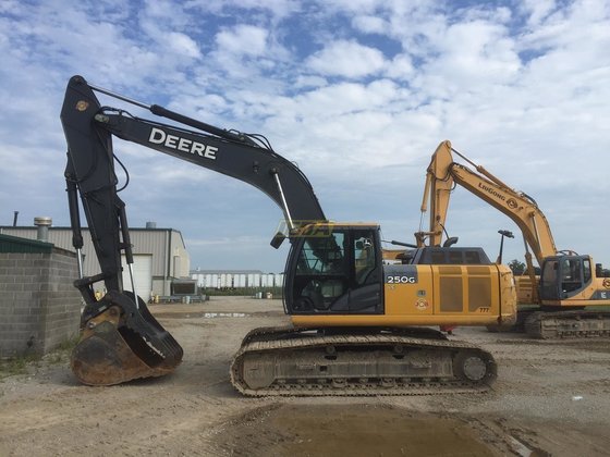 2011 John Deere 250G LC