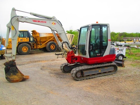 2013 Takeuchi TB250 in Jeffersonville,