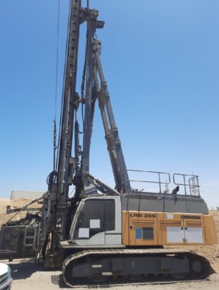 2015 Liebherr LRB255