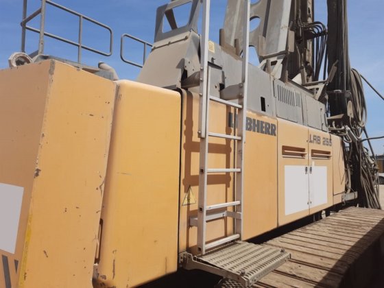 2015 Liebherr LRB255