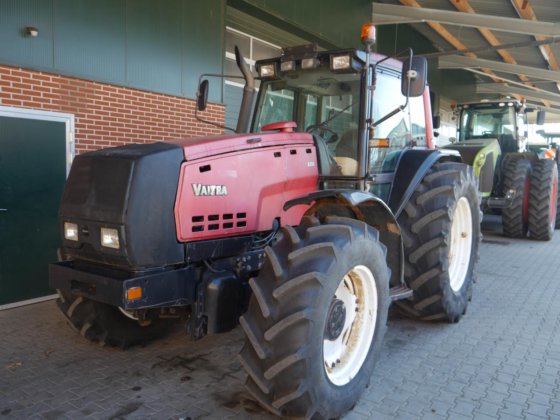 2001 Valtra 8450