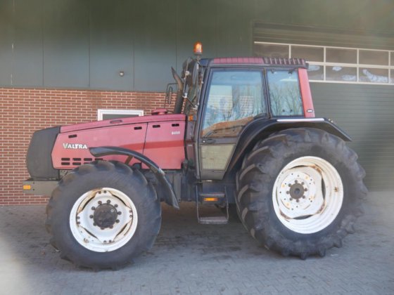 2001 Valtra 8450