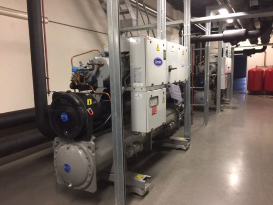 2007年开利30HXC 140-A0-389-PEE / 二手水冷式冷水机