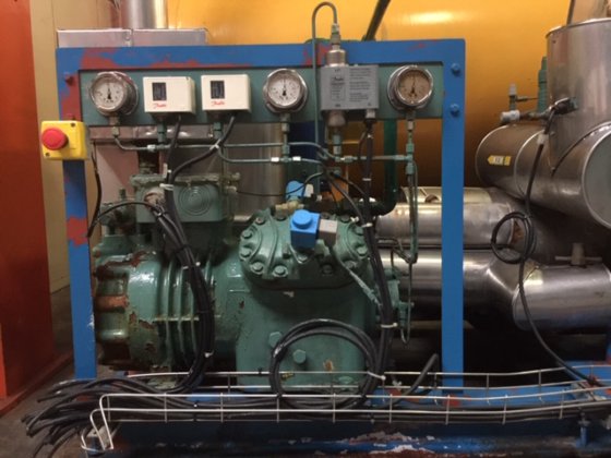 2004年比泽尔4H-15.2Y/低温冷冻装置