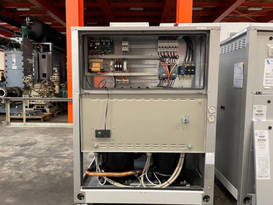 2014年 クライマベネタ NECS-WO512／中古水冷式チラー／ヒートポンプ