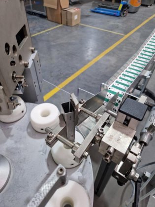 IWK TFS 10 软管灌装和封口机