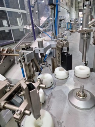 IWK TFS 10 软管灌装和封口机