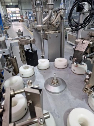 IWK TFS 10 软管灌装和封口机