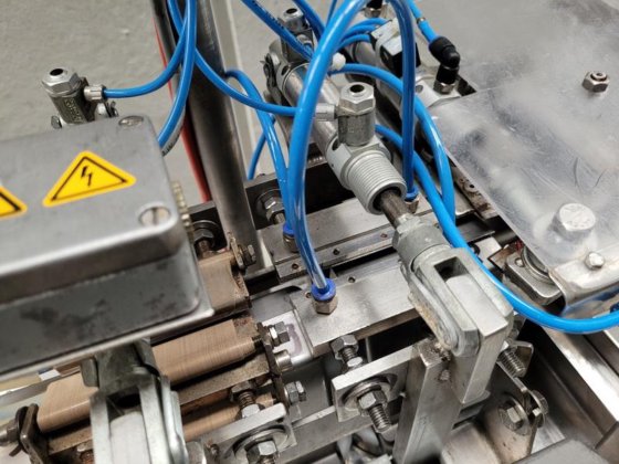 半自动软管灌装机