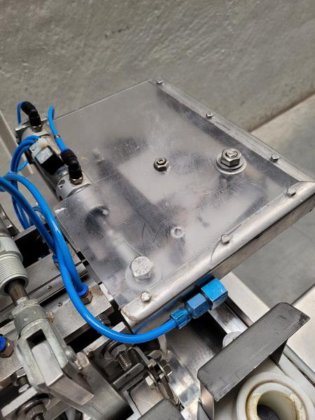 半自动软管灌装机