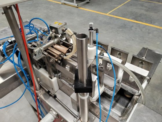 半自动软管灌装机