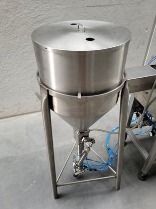 半自动软管灌装机