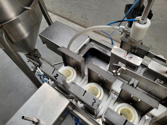 半自动软管灌装机