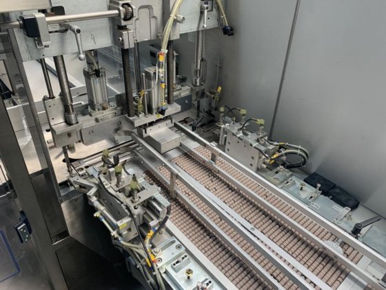 SKINETTA ASK 450 BU 带有收缩隧道的链式分切机/外包装机