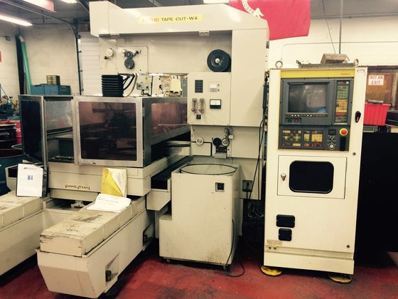 1990 39.4" x 23.6" Fanuc