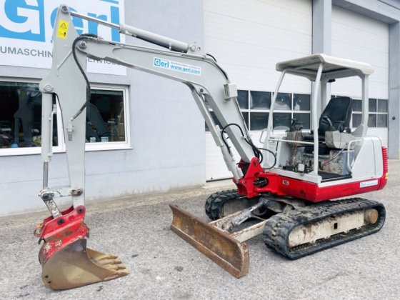 2005 Takeuchi TB135