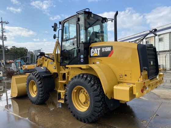 2019 CAT 910M