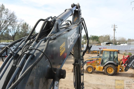 2012 DEERE 135D GRAAFMACHINE