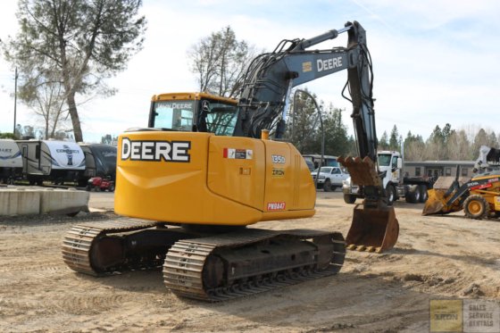 2012 DEERE 135D GRAAFMACHINE