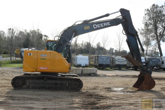 2012 DEERE 135D GRAAFMACHINE