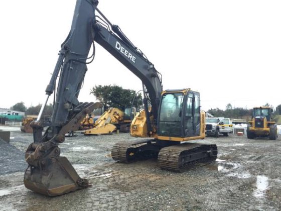 2012 DEERE 135D BAGGER