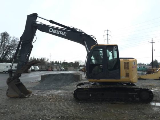 2012 DEERE 135D GRAAFMACHINE