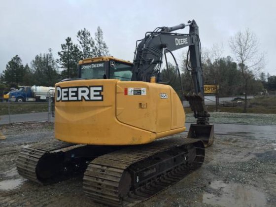 2012 DEERE 135D BAGGER