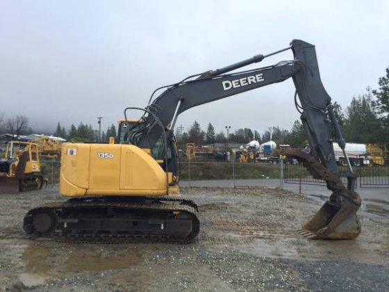 2012 DEERE 135D GRAAFMACHINE