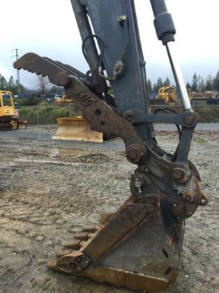 2012 DEERE 135D BAGGER