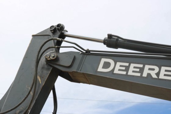 2012 DEERE 135D BAGGER