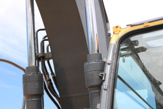 2012 DEERE 135D BAGGER